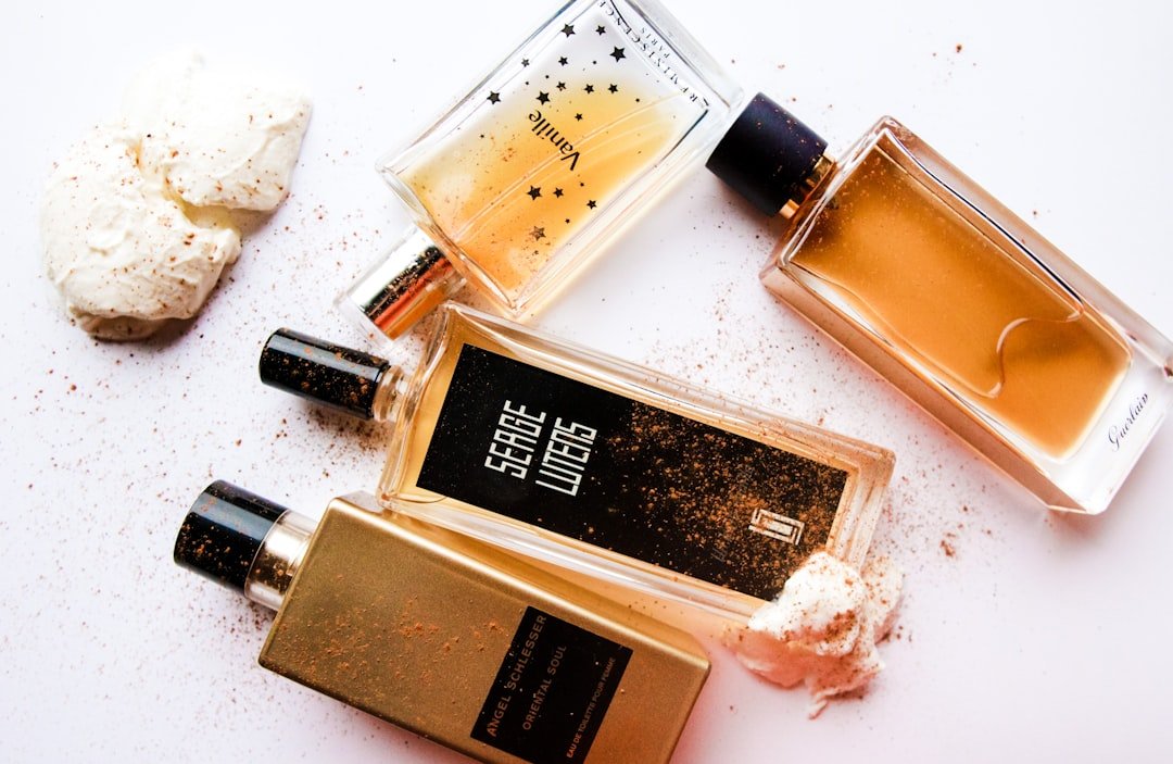 Lotion and perfume arranged for restrained scent layering